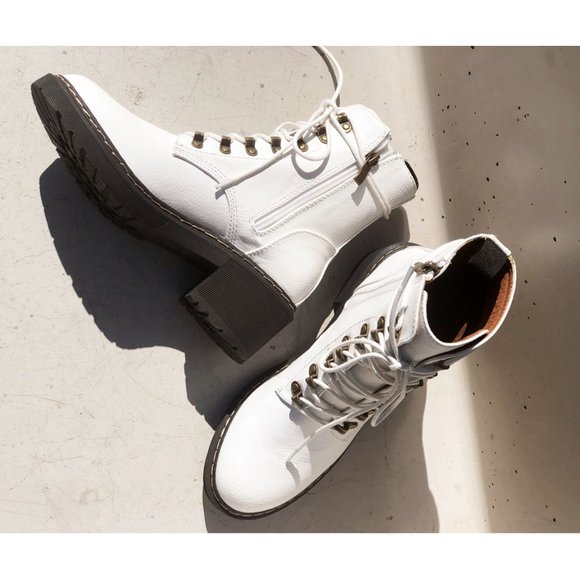 NEW White Faux Vegan Leather Laced Up Lug Sole Platform Ankle Combat Boots Shoes - Picture 3 of 12